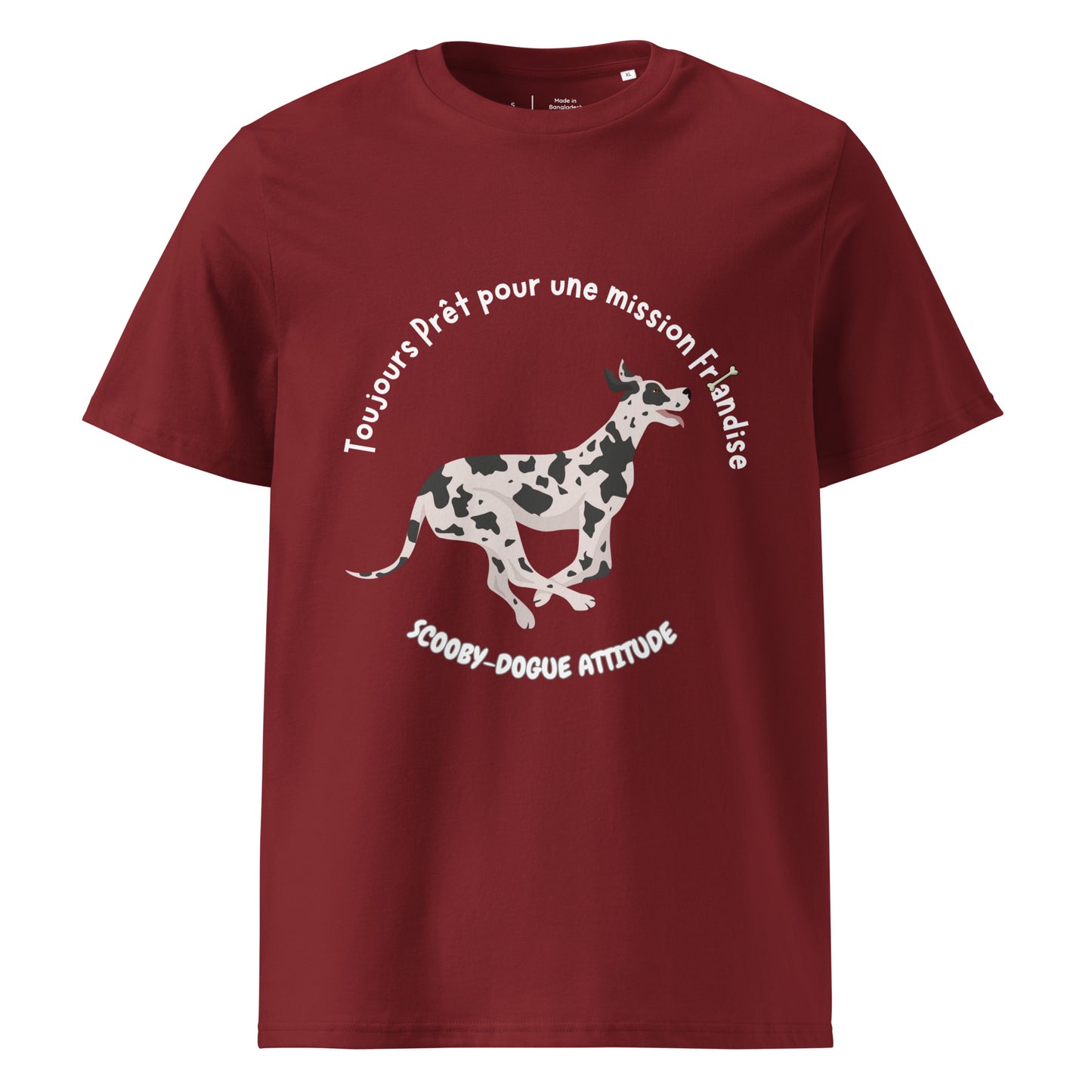 T-shirt 100% coton bio de couleur brique col rond manche courte avec un dogue allemand qui court avec inscription "Toujours Prêt pour une mission Friandise- Scooby-dogue Attitude"