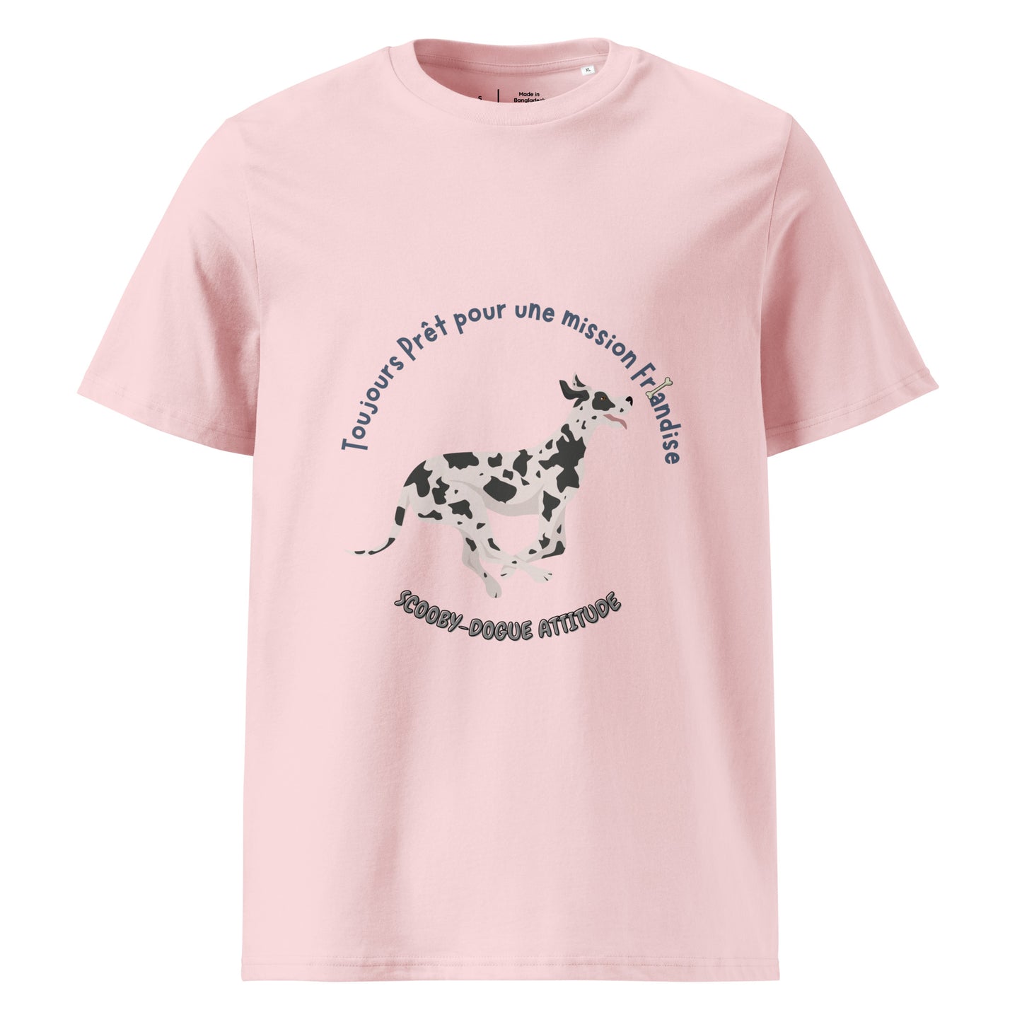 T-shirt 100% coton bio de couleur rose claircol rond manche courte avec un dogue allemand qui court avec inscription "Toujours Prêt pour une mission Friandise- Scooby-dogue Attitude"