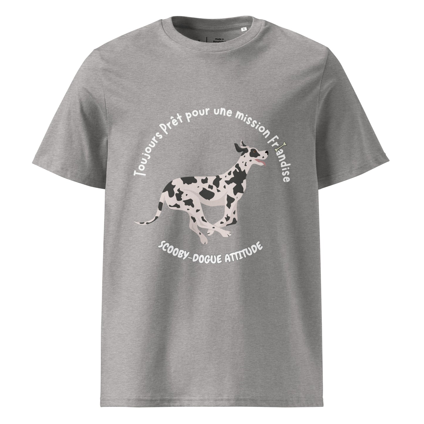 T-shirt 100% coton bio de couleur gris chiné clair col rond manche courte avec un dogue allemand qui court avec inscription "Toujours Prêt pour une mission Friandise- Scooby-dogue Attitude"