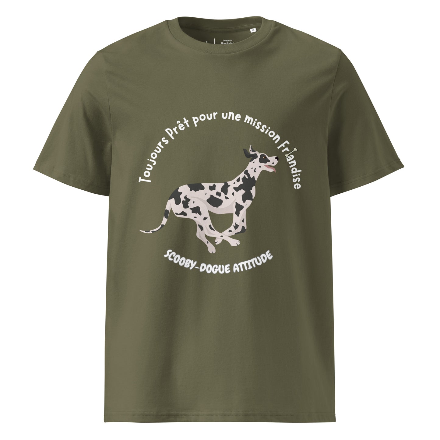 T-shirt 100% coton bio de couleur kaki col rond manche courte avec un dogue allemand qui court avec inscription "Toujours Prêt pour une mission Friandise- Scooby-dogue Attitude"