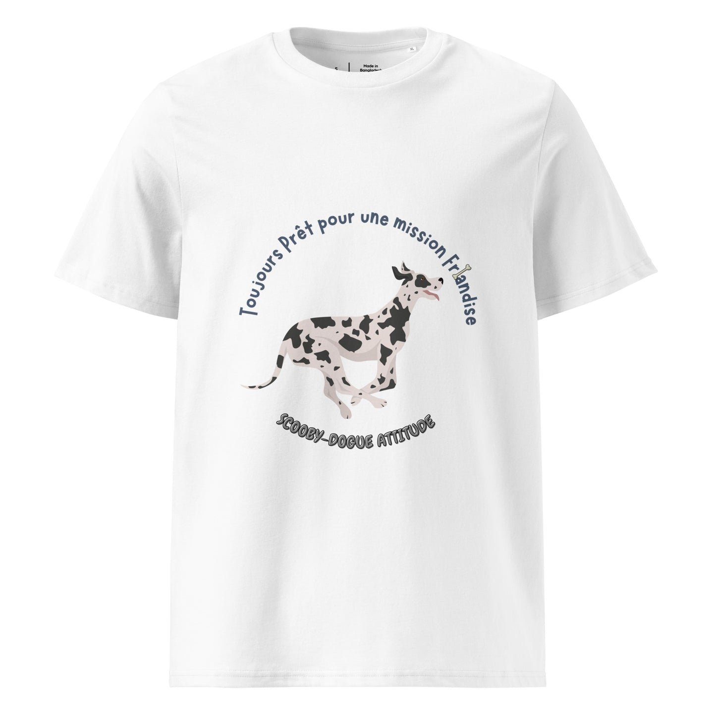 T-shirt 100% coton bio de couleur blanc col rond manche courte avec un dogue allemand qui court avec inscription "Toujours Prêt pour une mission Friandise- Scooby-dogue Attitude"