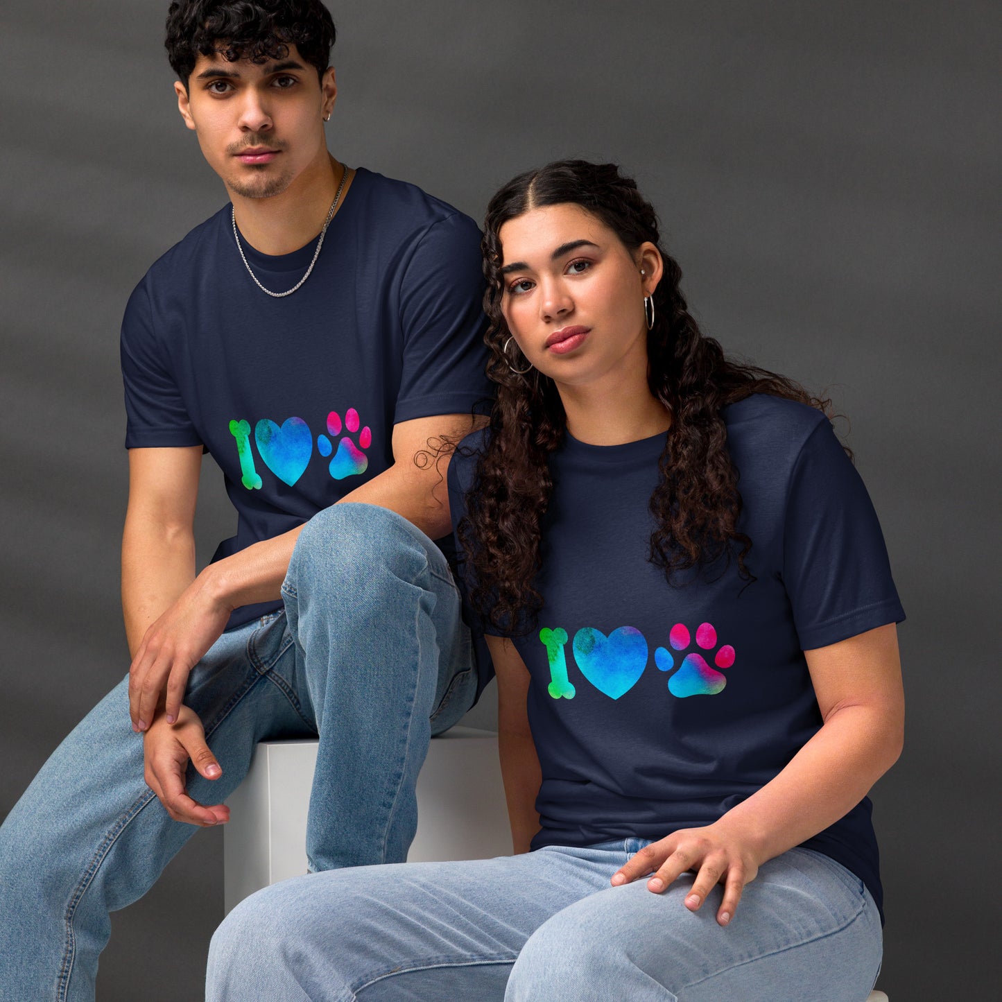 T-shirt unisex0e bleu foncé manche courte col rond avec écrit "I Love Dogs"