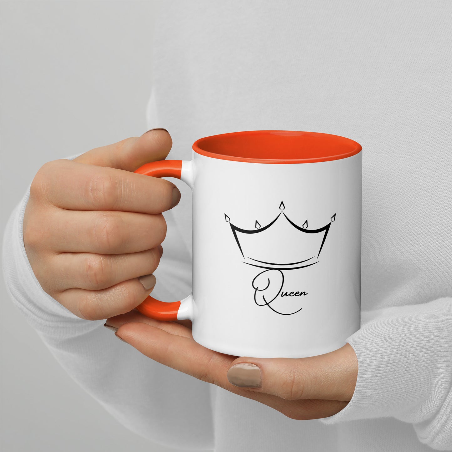 Tasse à café ou thé blanche avec intérieur, bord et poignée orange en céramique avec inscription "Queen" et une couronne stylé 11 oz