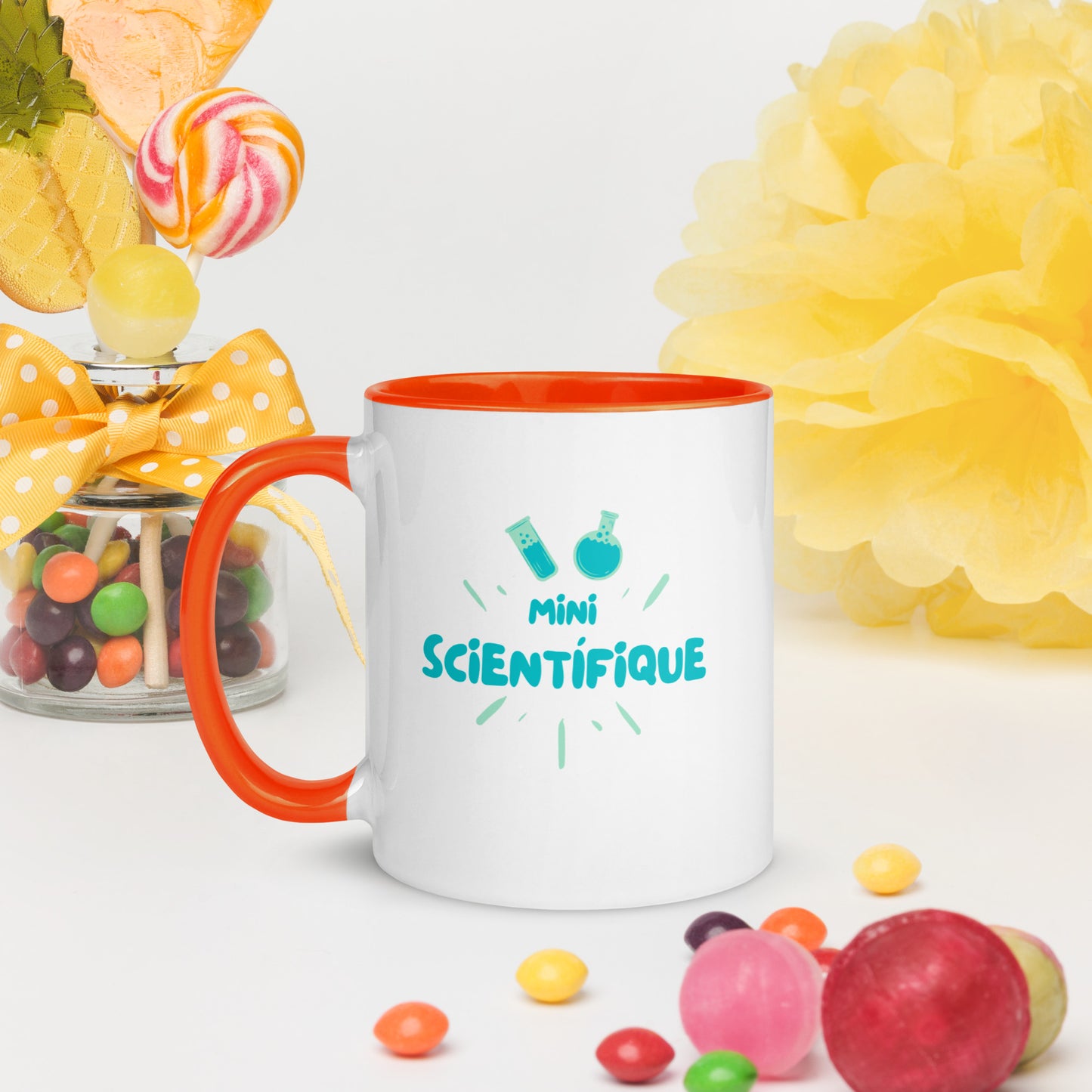 tasse blanche brillante en céramique 11 oz avec rebord, intérieur et poignée de couleur orange avec inscription "mini scientifique"