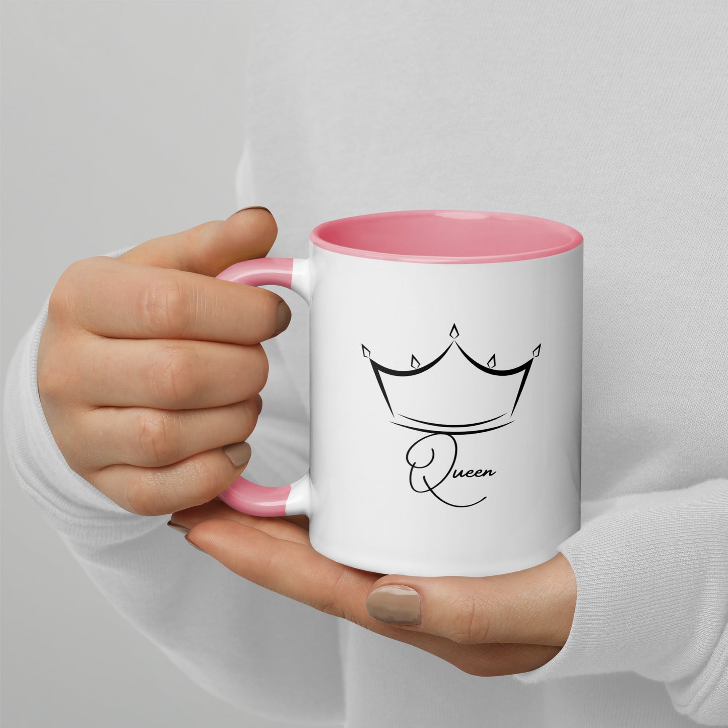 Tasse à café ou thé blanche avec intérieur, bord et poignée rose en céramique avec inscription "Queen" et une couronne stylé 11 oz
