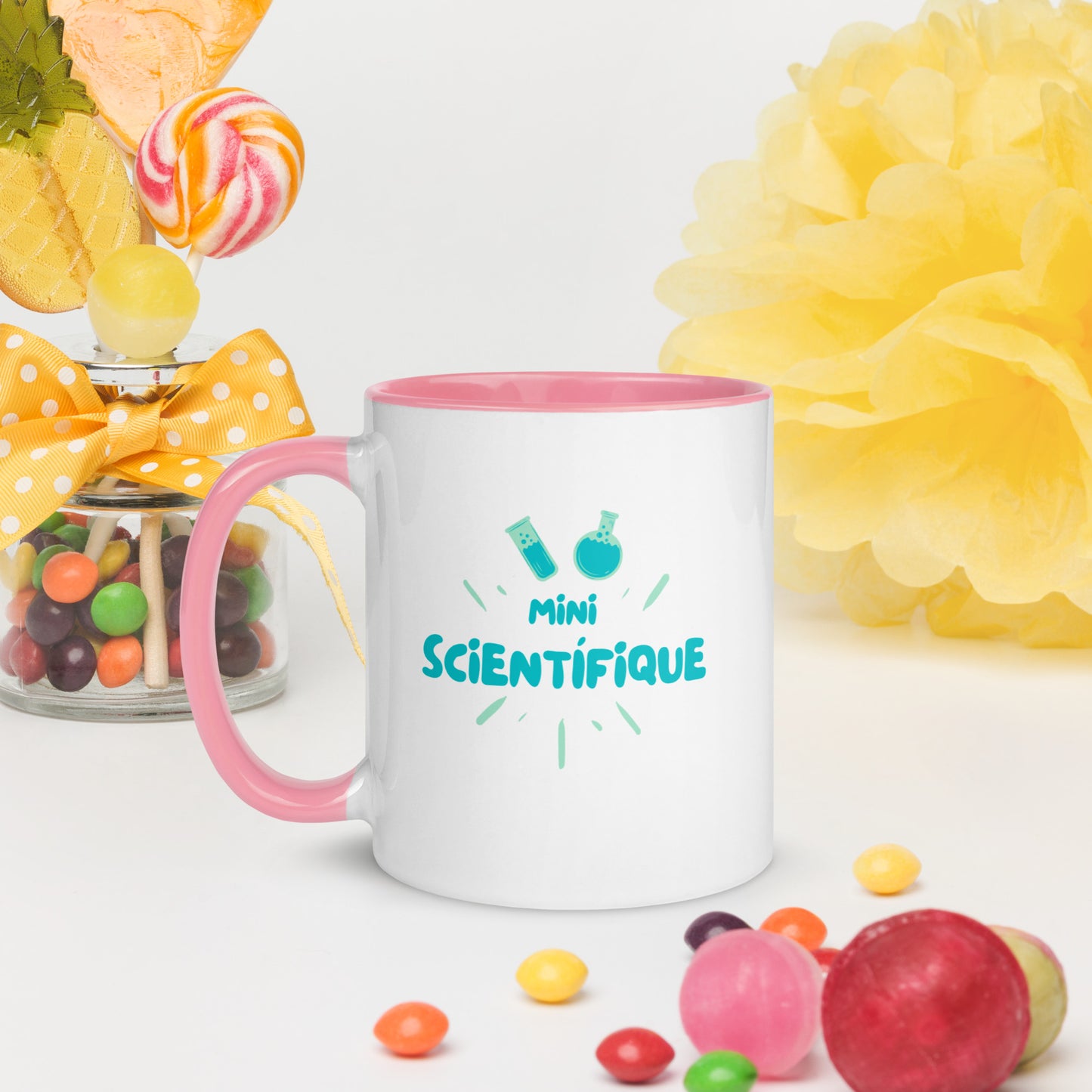 tasse blanche brillante en céramique 11 oz avec rebord, intérieur et poignée de couleur rose avec inscription "mini scientifique"
