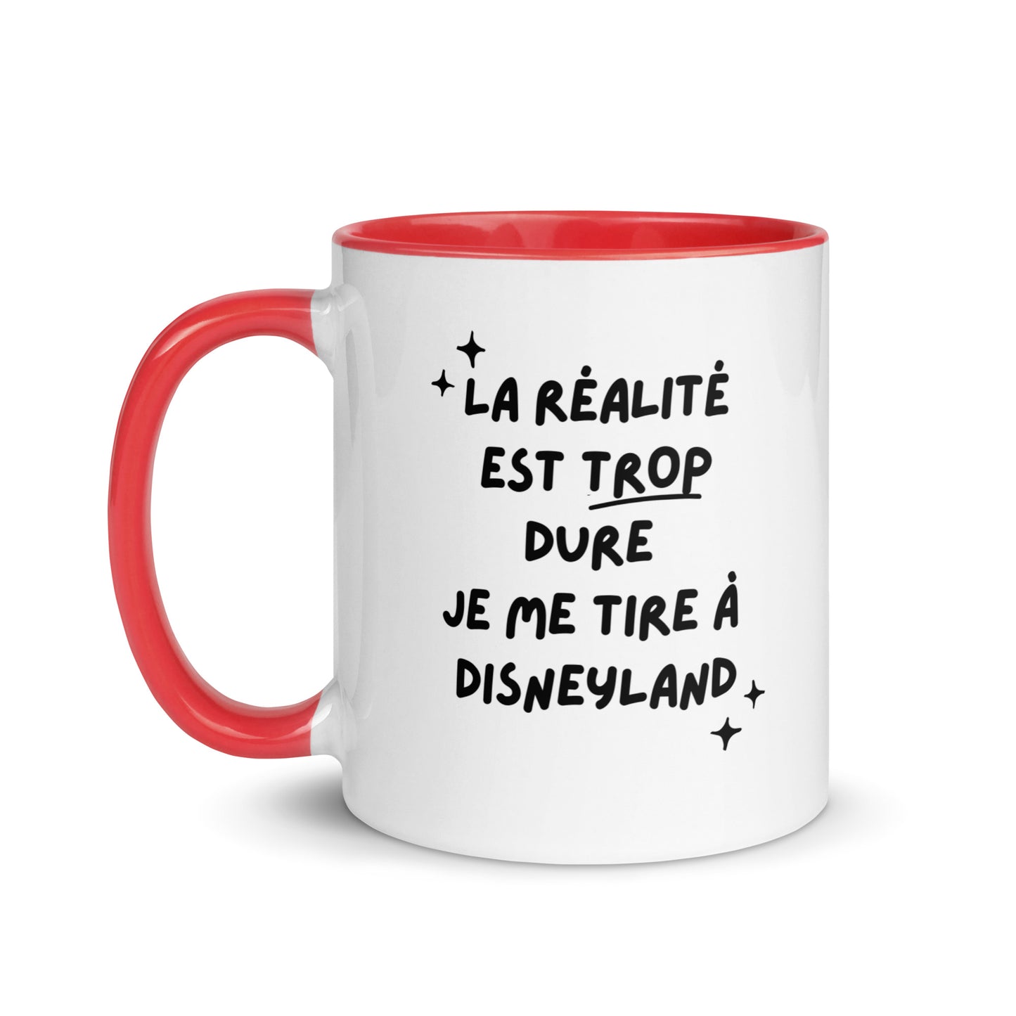 Tasse blanche brillante avec poignée, intérieur et rebord coloré rouge avec inscription "La réalité est trop dure, je me tire à Disneyland"