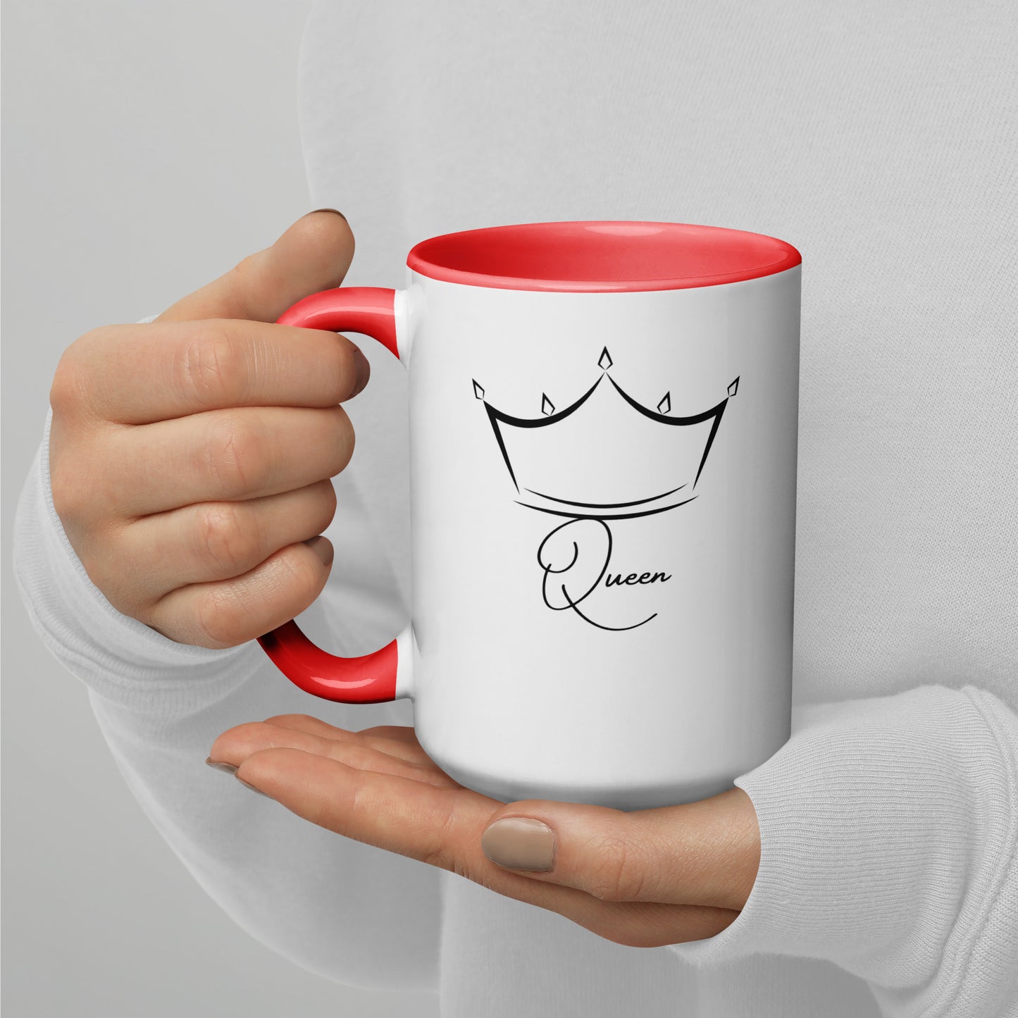 Tasse à café ou thé blanche avec intérieur, bord et poignée rouge en céramique avec inscription "Queen" et une couronne stylé 15 oz