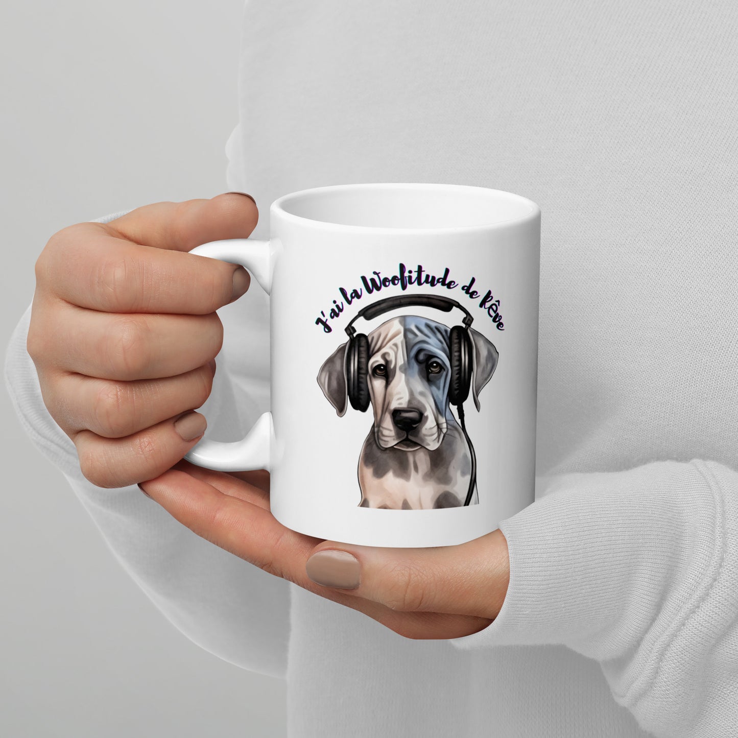 tasse blanche brillante 11 oz avec chiot dogue allemand avec casque pour écouter de la musique inscription "J'ai la woofitude de rêve"