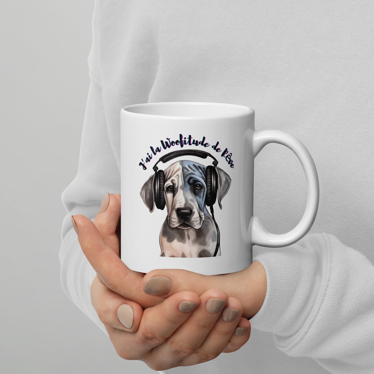 tasse blanche brillante 11 oz avec chiot dogue allemand avec casque pour écouter de la musique inscription "J'ai la woofitude de rêve"