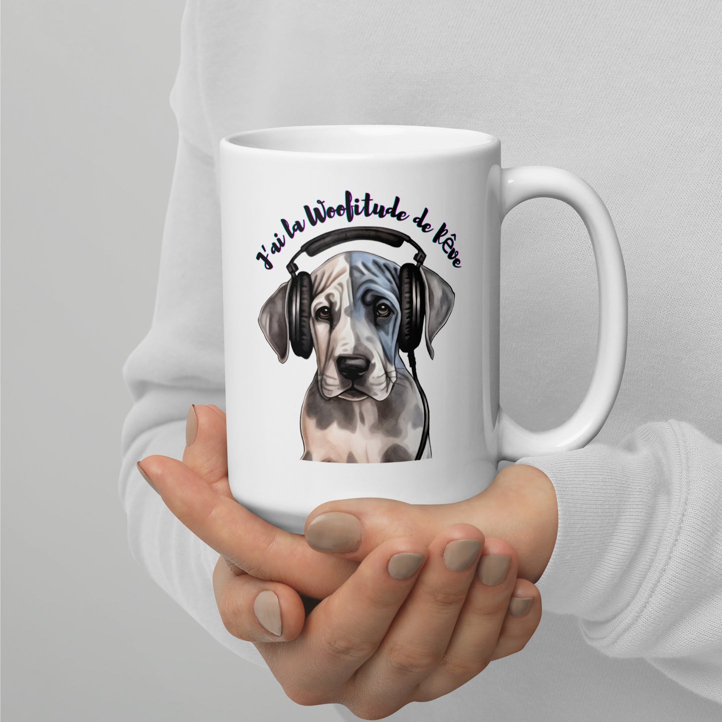 tasse blanche brillante 15 oz avec chiot dogue allemand avec casque pour écouter de la musique inscription "J'ai la woofitude de rêve"