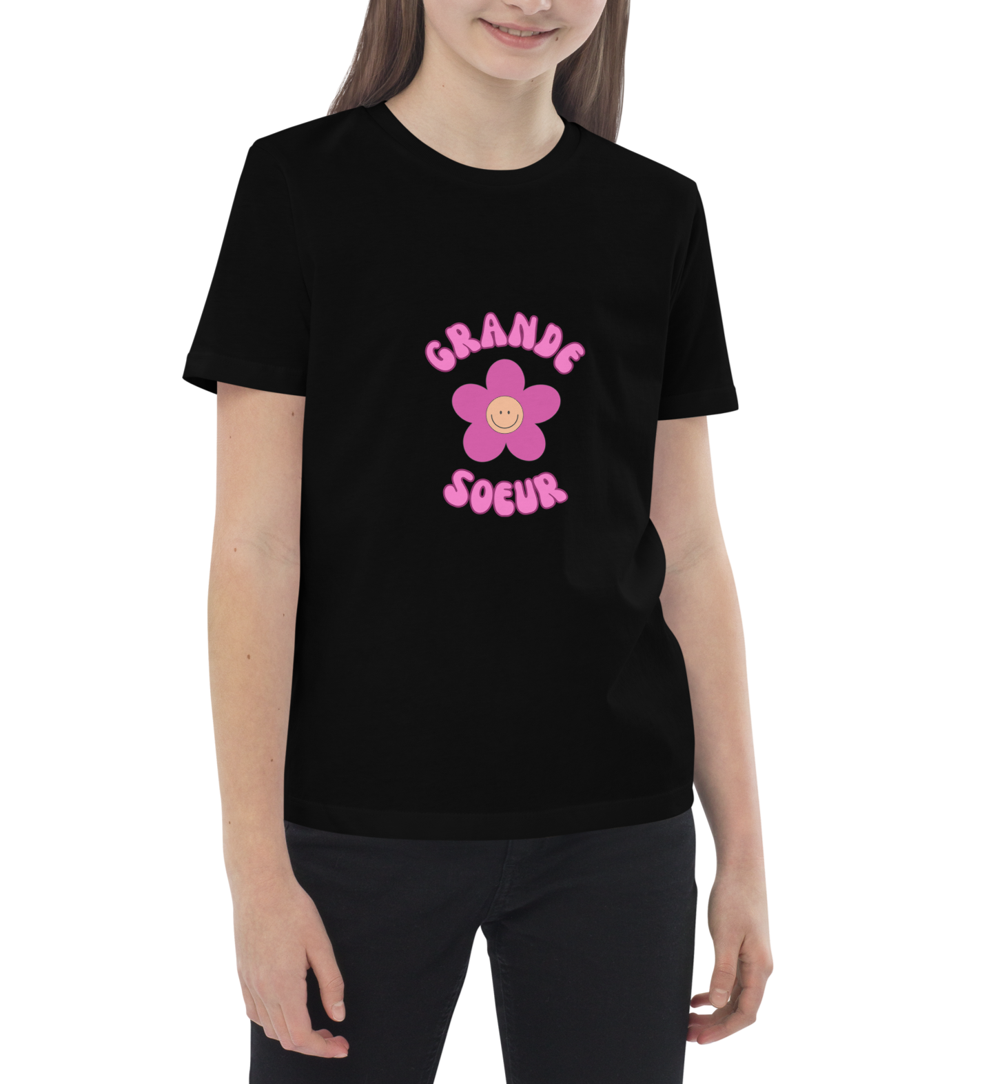 T-shirt enfant noir manche courte encolure ronde 100% coton bio avec inscription Grande soeur porté par une mannequin de 10 ans
