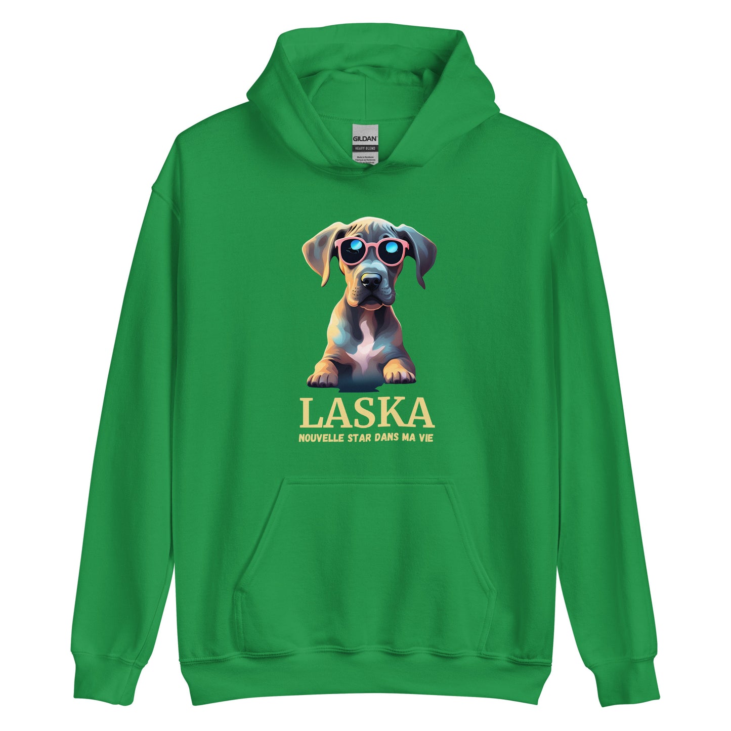 Sweat à capuche avec une poche devant de couleur vert en coton comme dessin un dogue allemand avec des lunettes comme écriture "nouvelle star dans ma vie et une personnalisation avec le nom de son propre dogue