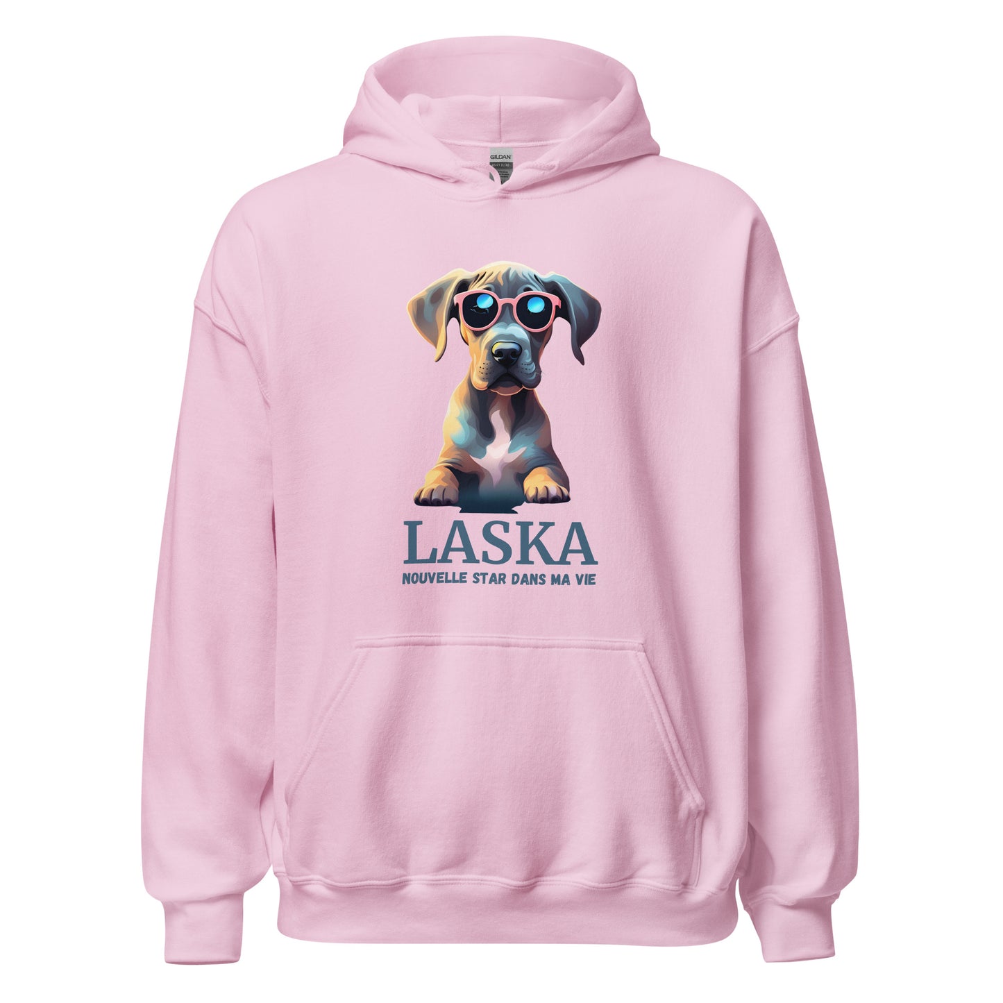 Sweat à capuche avec une poche devant de couleur rose en coton comme dessin un dogue allemand avec des lunettes comme écriture "nouvelle star dans ma vie et une personnalisation avec le nom de son propre dogue
