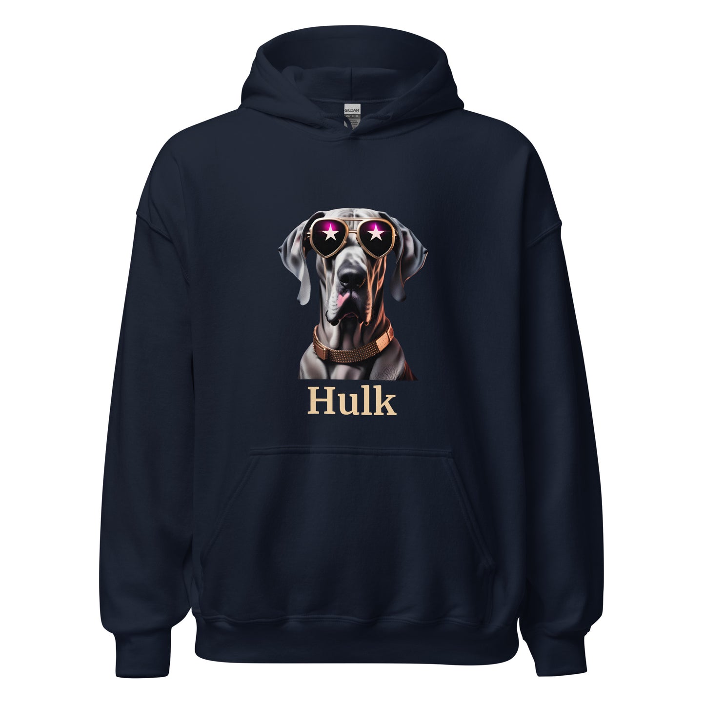 sweat de couleur bleu marine à capuche avec une poche sur l'avant avec le dessin d'un dogue allemand portant des lunettes de soleil et un colier en cuivre en dessous du dessin il y a une personnalisation avec le nom de votre propre Dogue