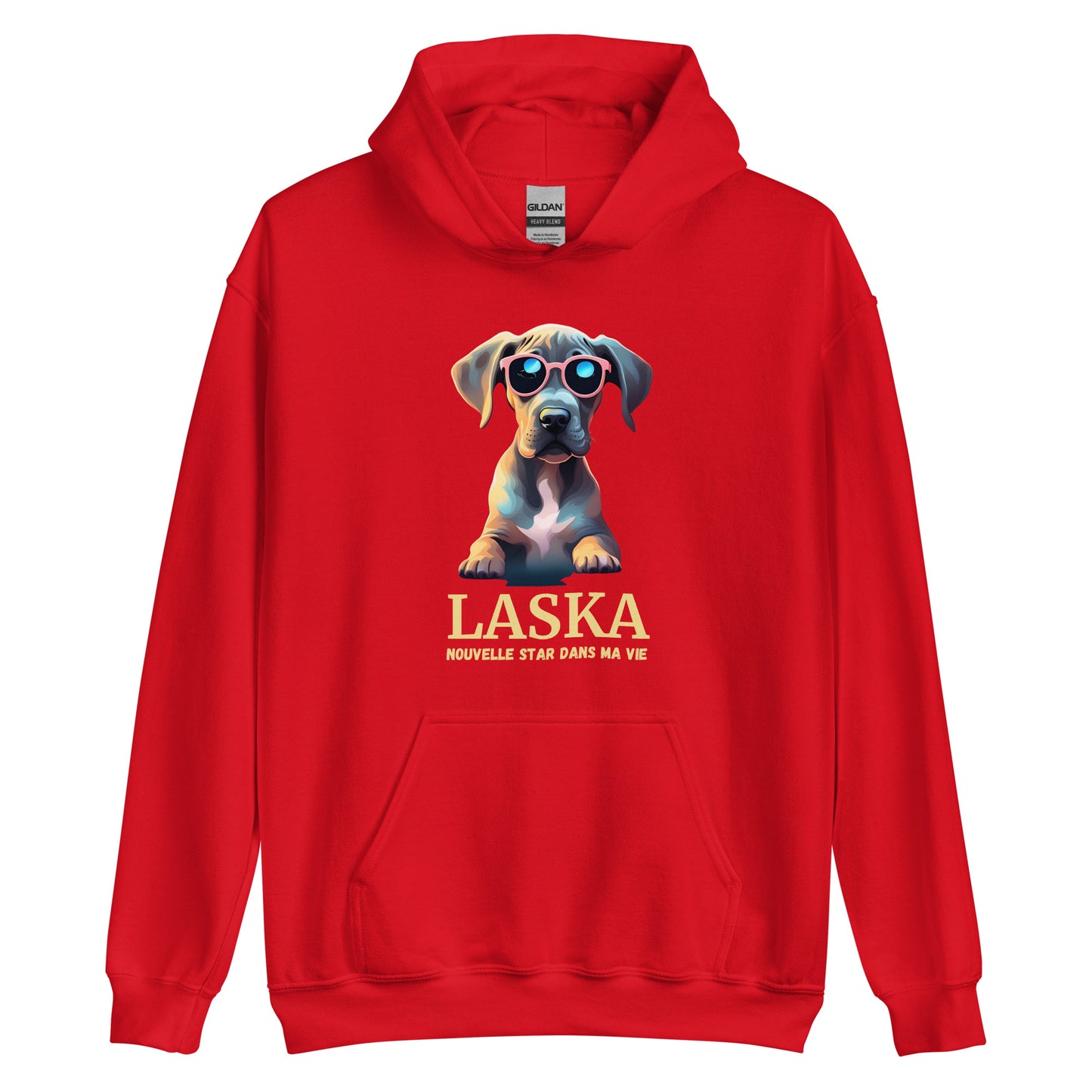 Sweat à capuche avec une poche devant de couleur rouge en coton comme dessin un dogue allemand avec des lunettes comme écriture "nouvelle star dans ma vie et une personnalisation avec le nom de son propre dogue