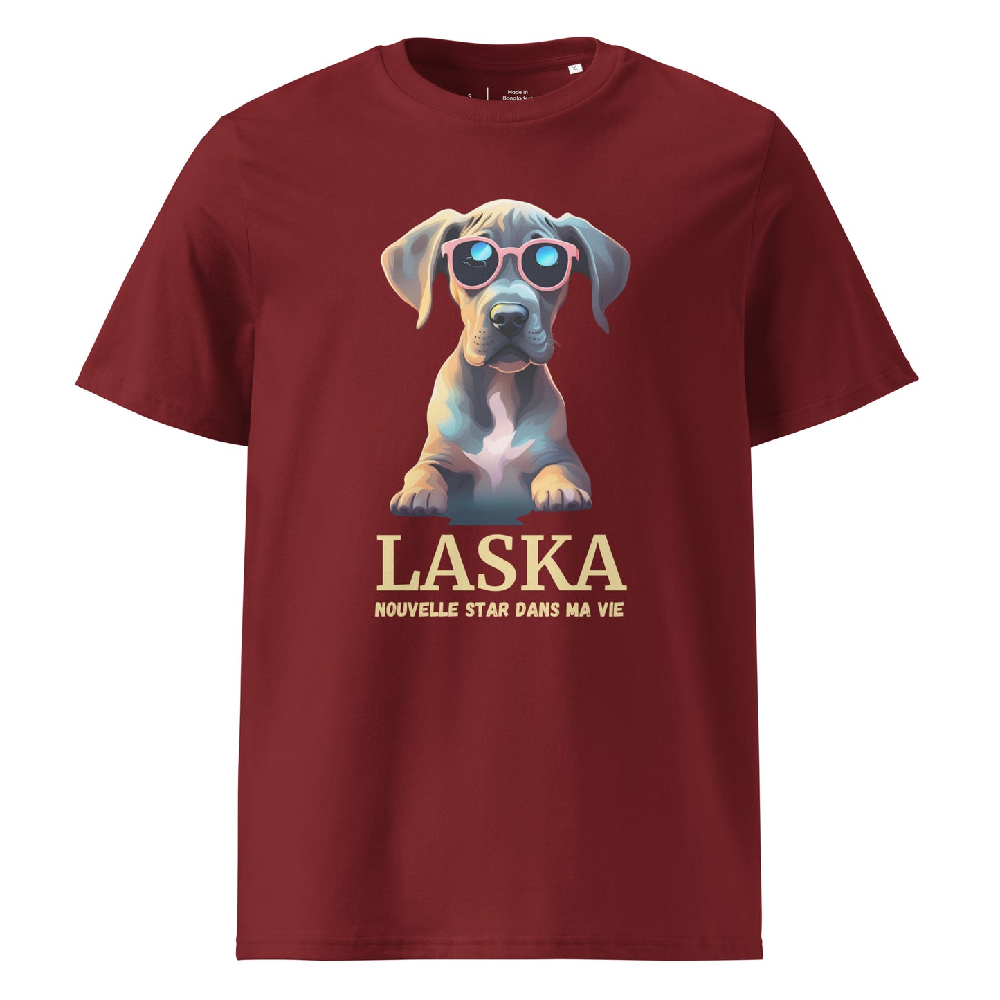T-shirt adulte manche courte col rond de couleur brique avec comme dessin un dogue allemand, il est personnalisable avec le nom de votre chien, il y a aussi écrit en dessous de l'emplacement du nom du chien nouvelle star dans ma vie