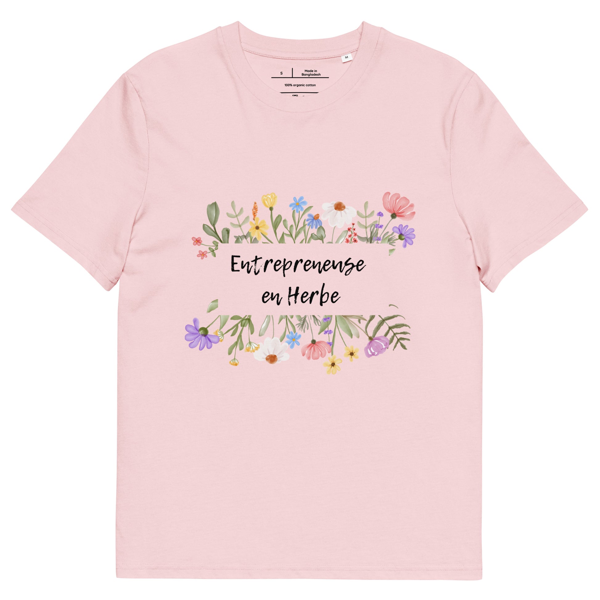 t-shirt femme rose clair col rond mache courte avec écrit "Entrepreneure en Herbe" entouré de fleurs et d'herbe 