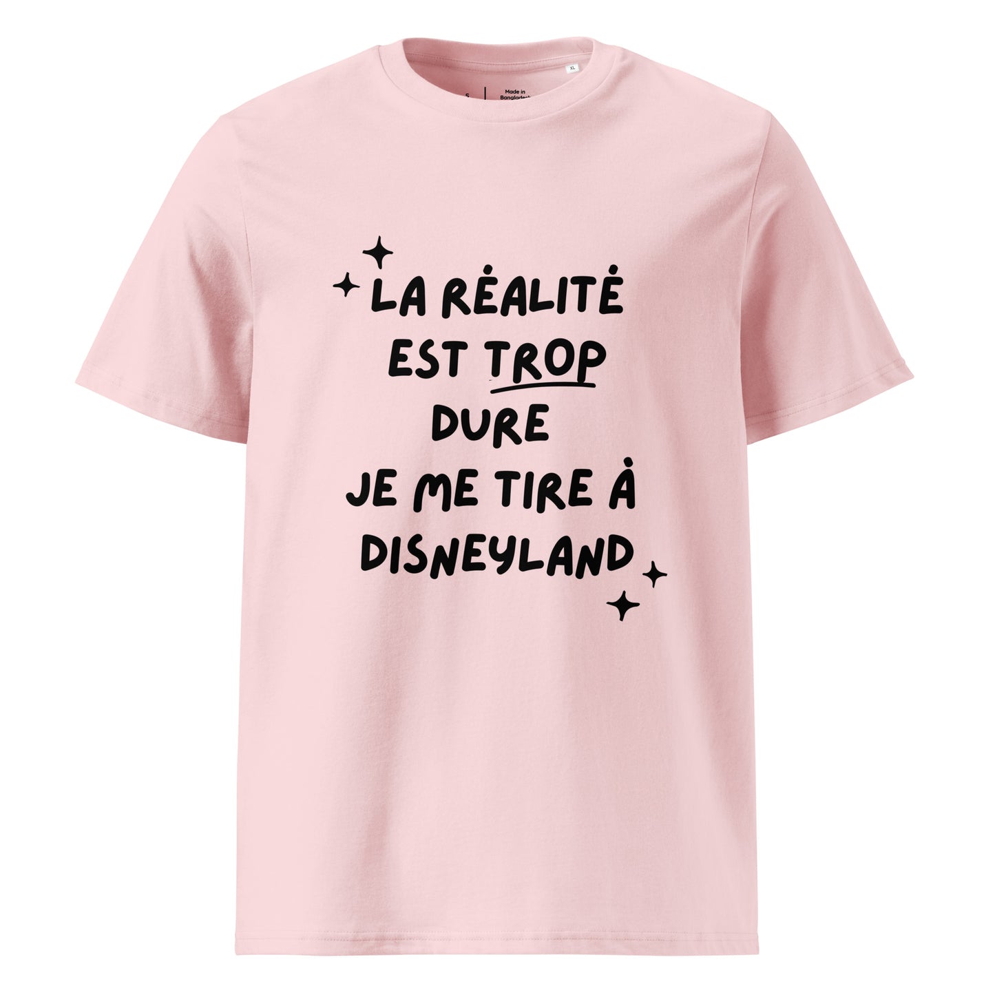 t-shirt rose clair encolure ronde manche courte en 100% coton bio avec inscription La réalité est trop dure je me tire à disneyland