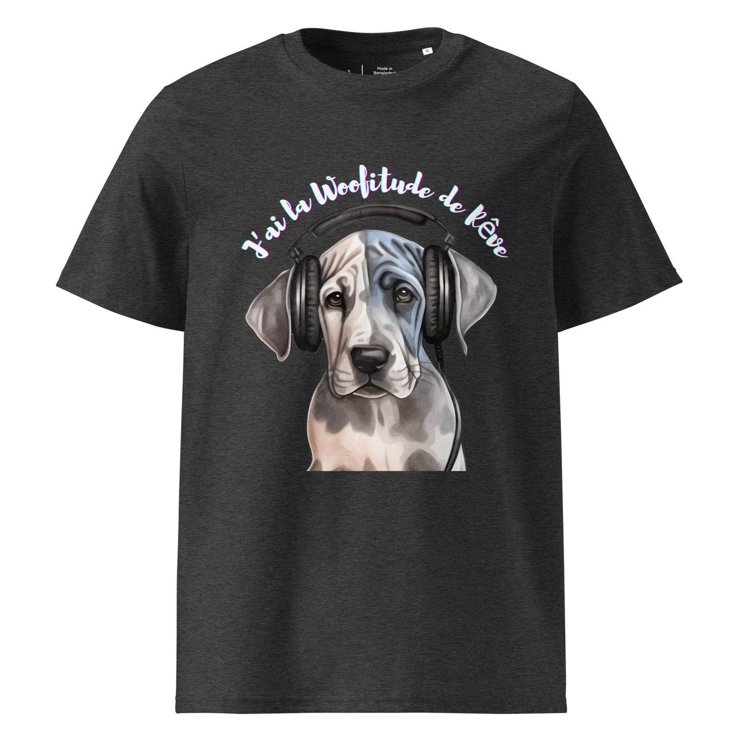 T-shirt de couleur gris chiné 100% coton bio col rond manche courte avec un chuiot Dogue allemand avec un casque sur les oreilles avec inscription "J'ai la Woofitude de rêve"
