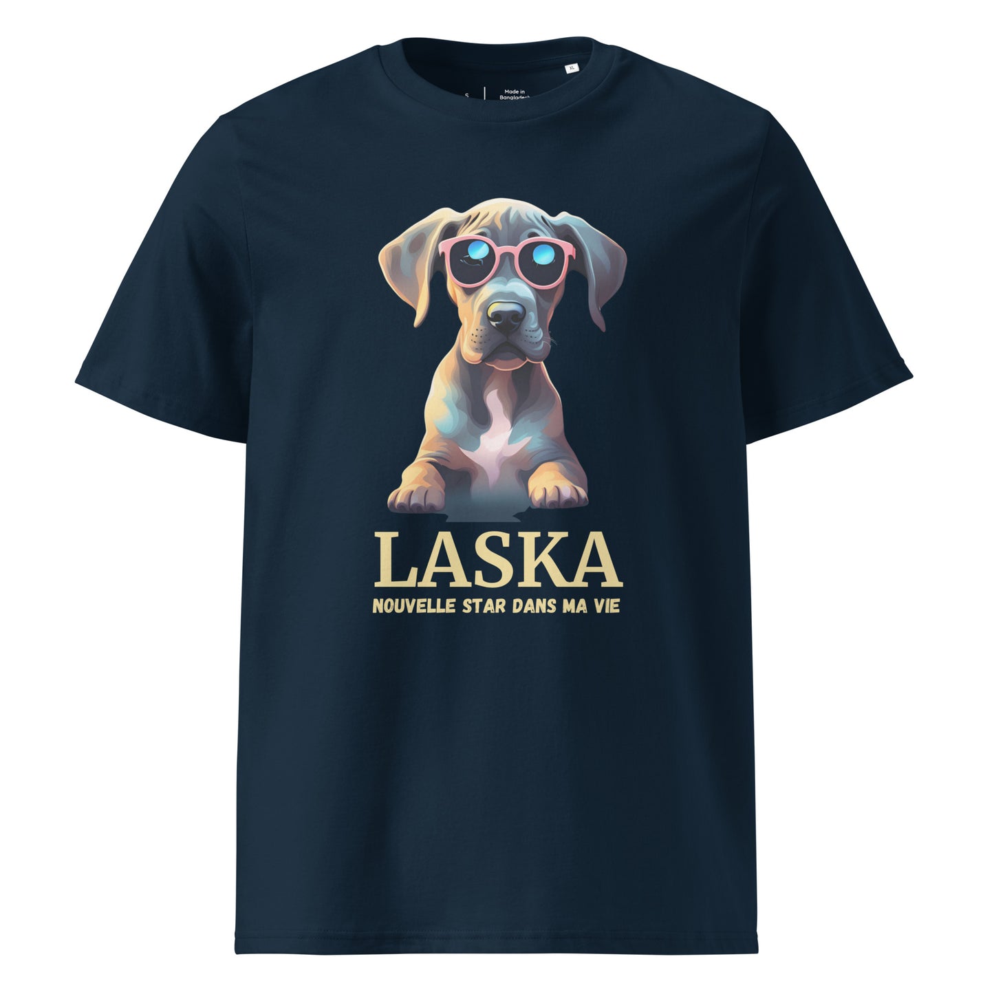 T-shirt adulte manche courte col rond de couleur bleu marine avec comme dessin un dogue allemand, il est personnalisable avec le nom de votre chien, il y a aussi écrit en dessous de l'emplacement du nom du chien nouvelle star dans ma vie