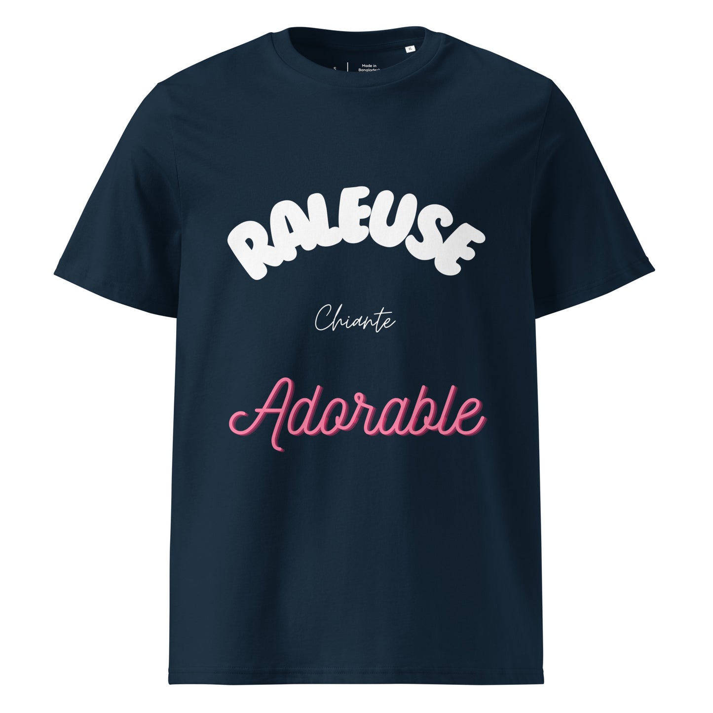 T-shirt de couleur bleu marine encolure ronde manche courte inscription "raleuse, chiante, adorable"