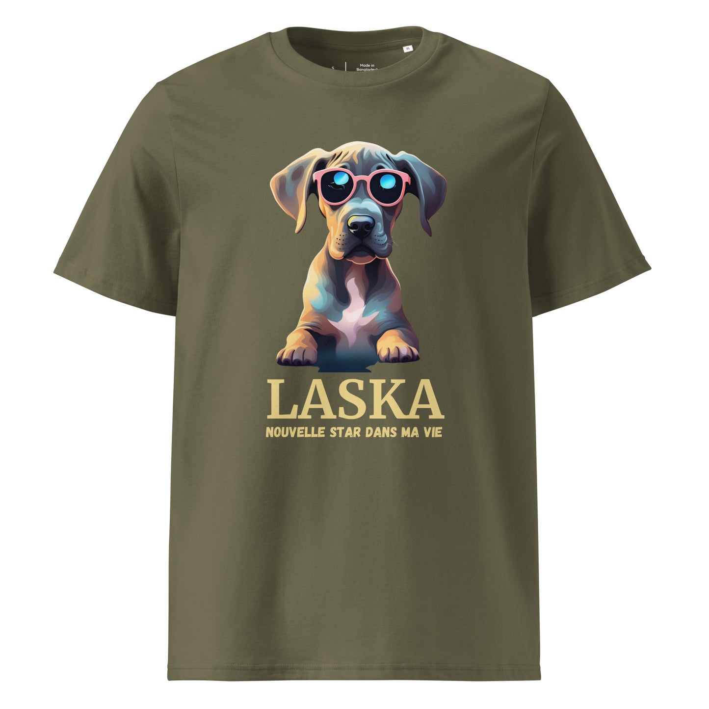 T-shirt adulte manche courte col rond de couleur Kaki avec comme dessin un dogue allemand, il est personnalisable avec le nom de votre chien, il y a aussi écrit en dessous de l'emplacement du nom du chien nouvelle star dans ma vie