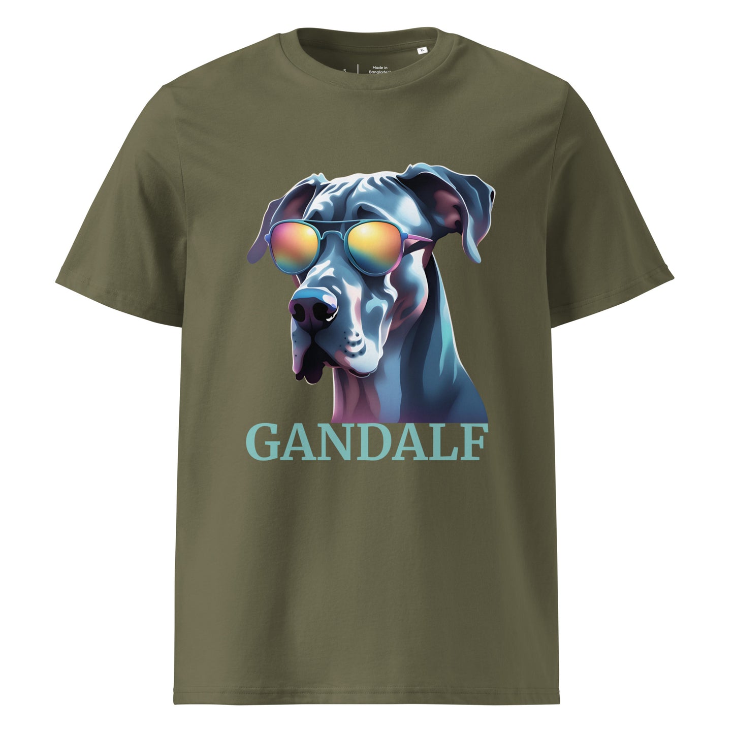 T-shirt adulte manche courte col rond de couleur kaki avec comme dessin un dogue allemand qui a des lunettes de soleil, il est personnalisable avec le nom de votre chien