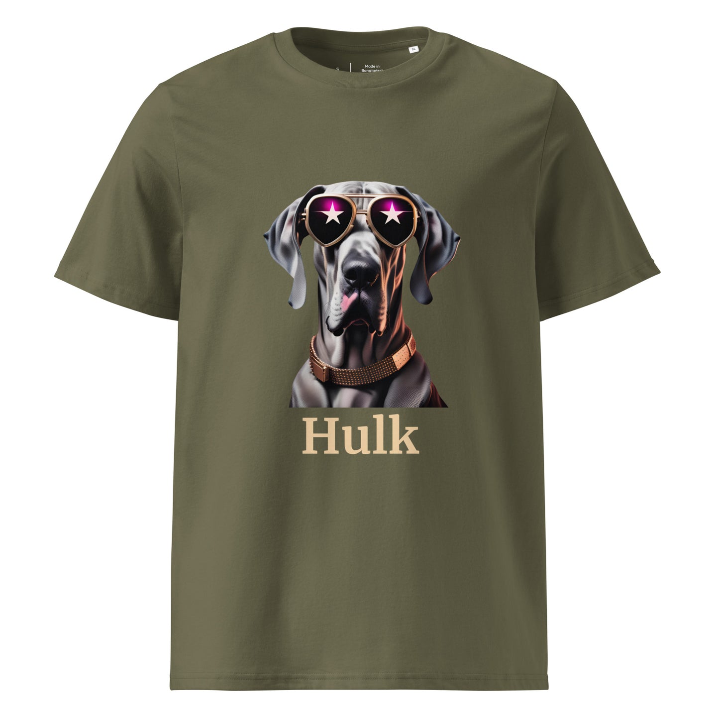 t-shirt de couleur kaki col rond manche courte dessin de dogue allemand avec des lunettes de soleil stylé et un collier en cuivre personnalisation avec le nom de votre dogue en dessous du dessin