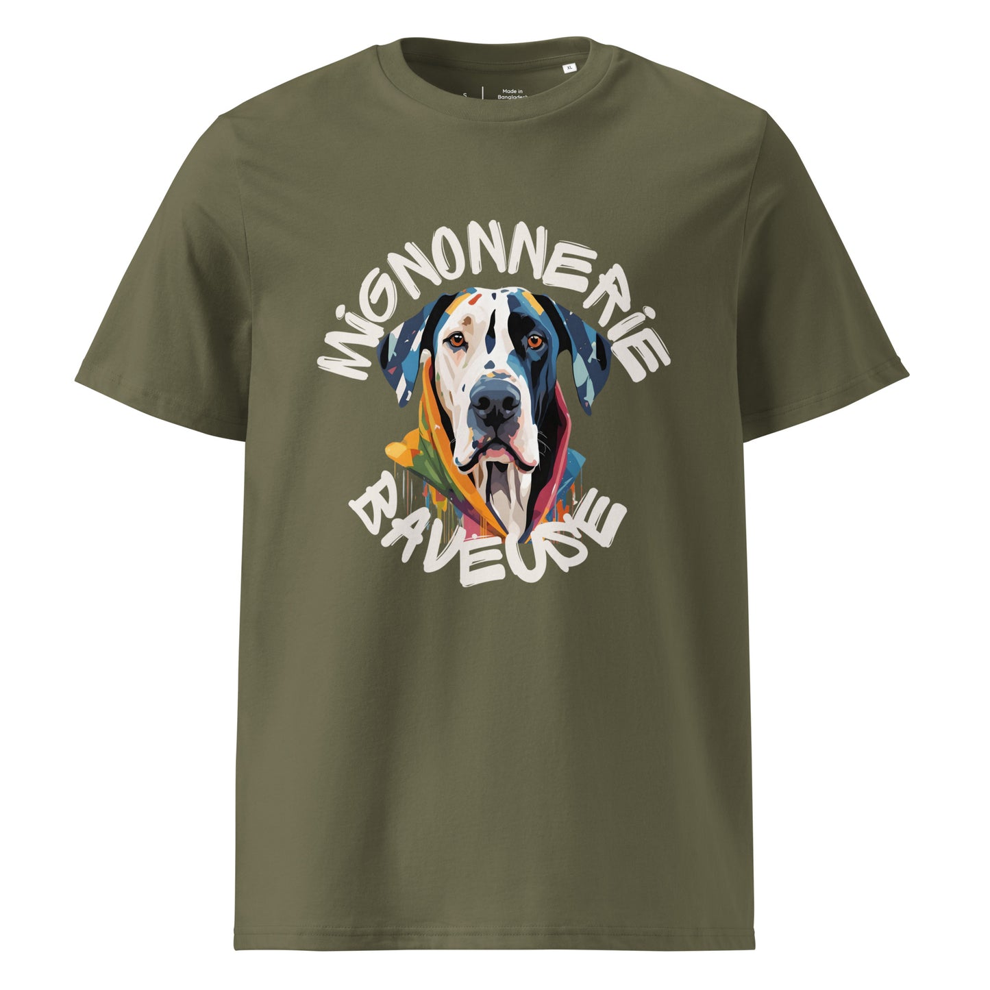 T-shirt couleur kaki col rond manche courte 100% coton avec écriture "Mignonnerie Baveuse" autour d'un dessin de dogue allemand arlequin ou boston