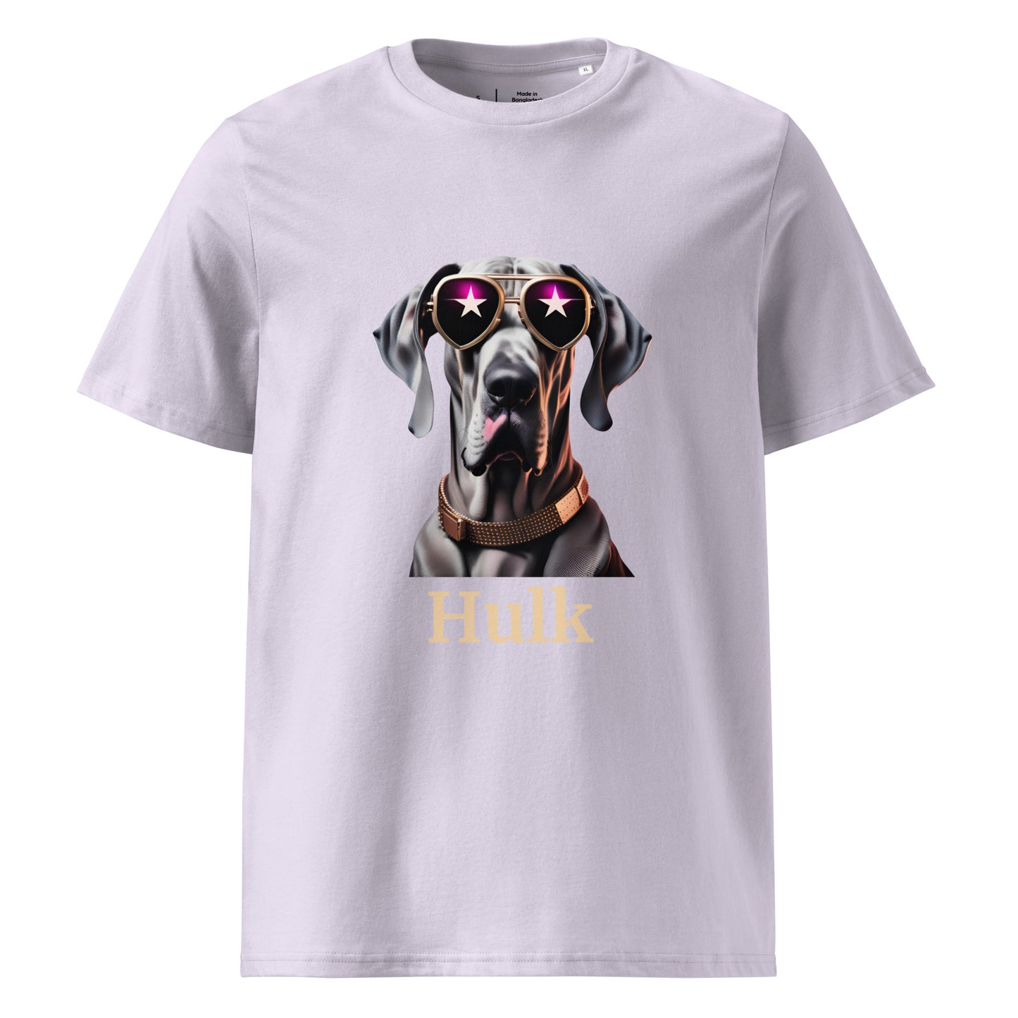 t-shirt de couleur lavande col rond manche courte dessin de dogue allemand avec des lunettes de soleil stylé et un collier en cuivre personnalisation avec le nom de votre dogue en dessous du dessin