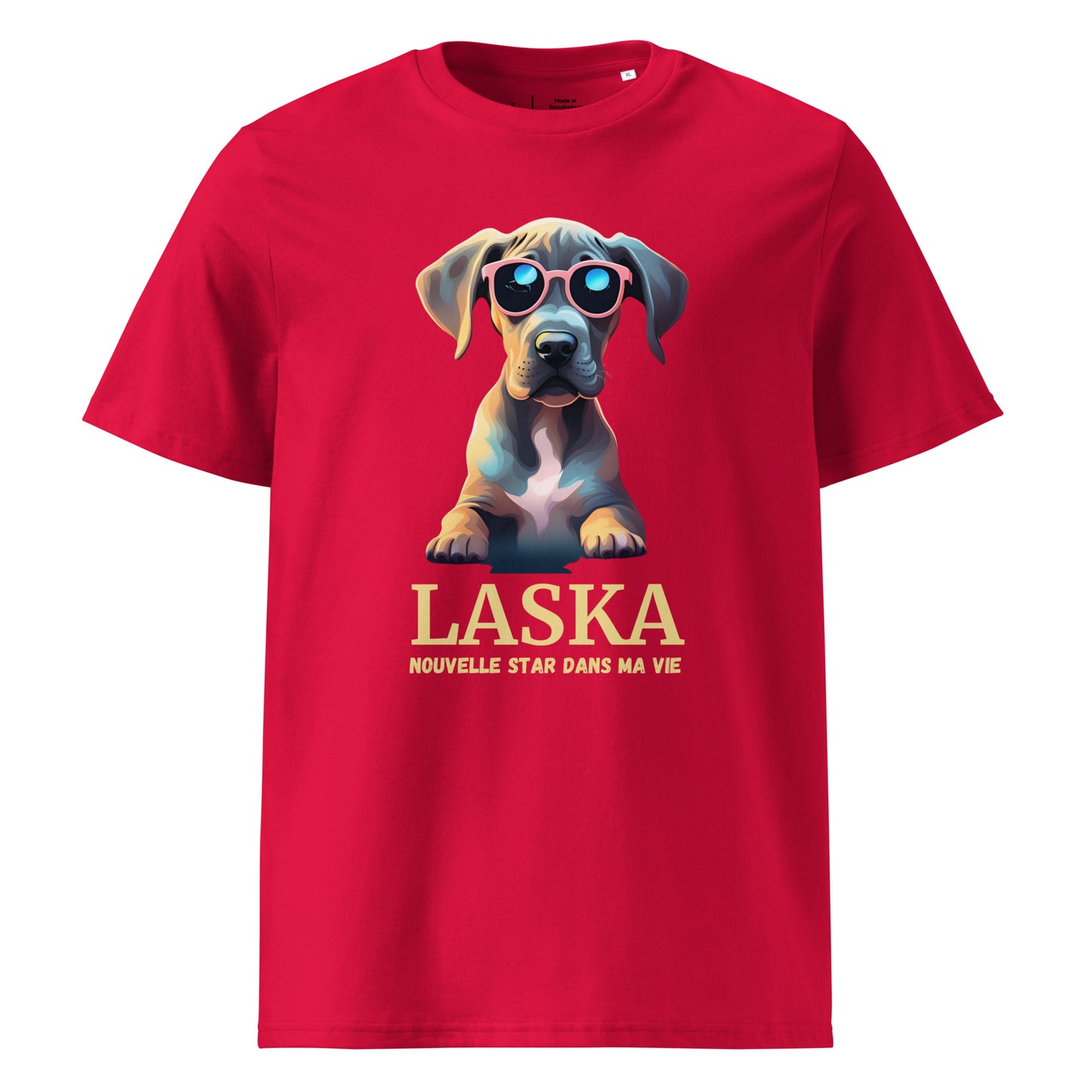 T-shirt adulte manche courte col rond de couleur rouge avec comme dessin un dogue allemand, il est personnalisable avec le nom de votre chien, il y a aussi écrit en dessous de l'emplacement du nom du chien nouvelle star dans ma vie