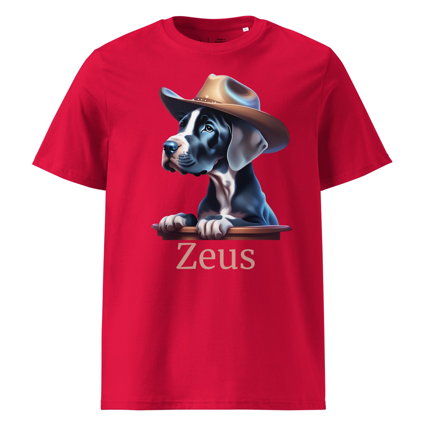 T-shirt rouge en 100% coton bio avec manche courte et col rond avec un dessin de bébé dogue allemand avec un chapeau de cowboy avec personnalisation du nom de votre dogue