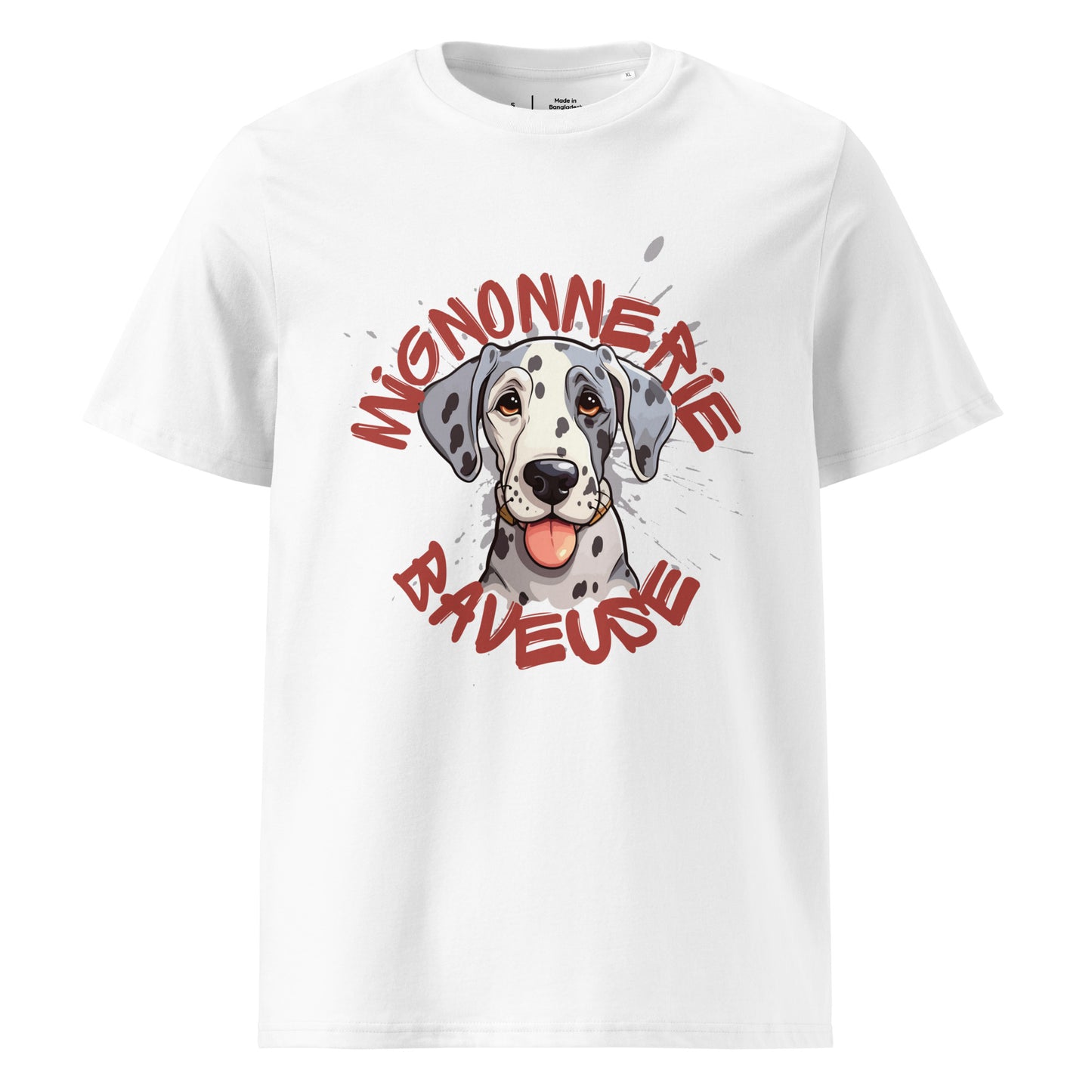 T-shirt de couleur blanc encolure ronde et manche courte en 100% coton bio avec un dessin de Dogue Allemand Arlequin Avec écrit "Mignonnerie Baveuse"