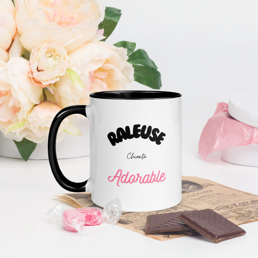 tasse à café ou thé blanche avec intérieur, rebord et poignée coloré noir avec inscription "raleuse, chiante, adorable" 11 oz