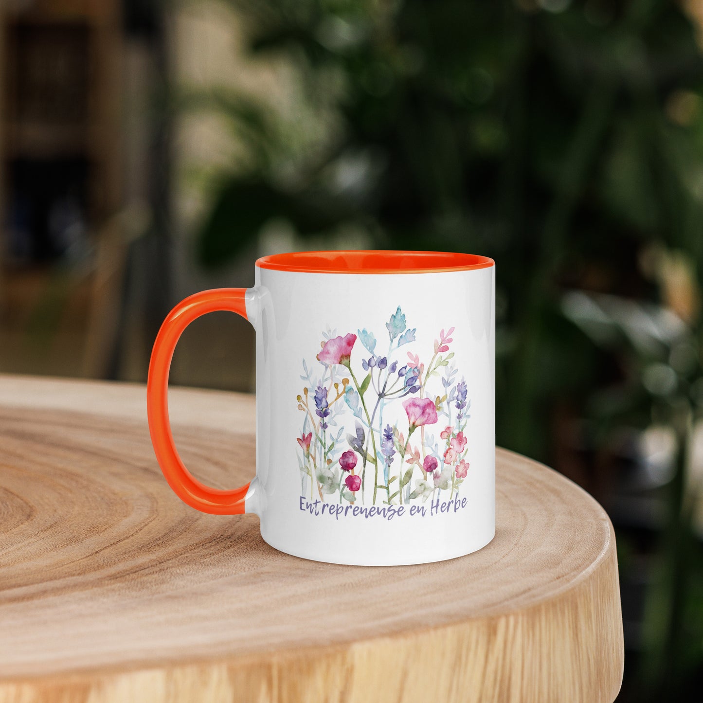 Tasse à café ou thé blanche intérieur, rebord, poignée de couleur orange avec inscription Entrepreneuse en herbe avec de jolies fleurs 11oz