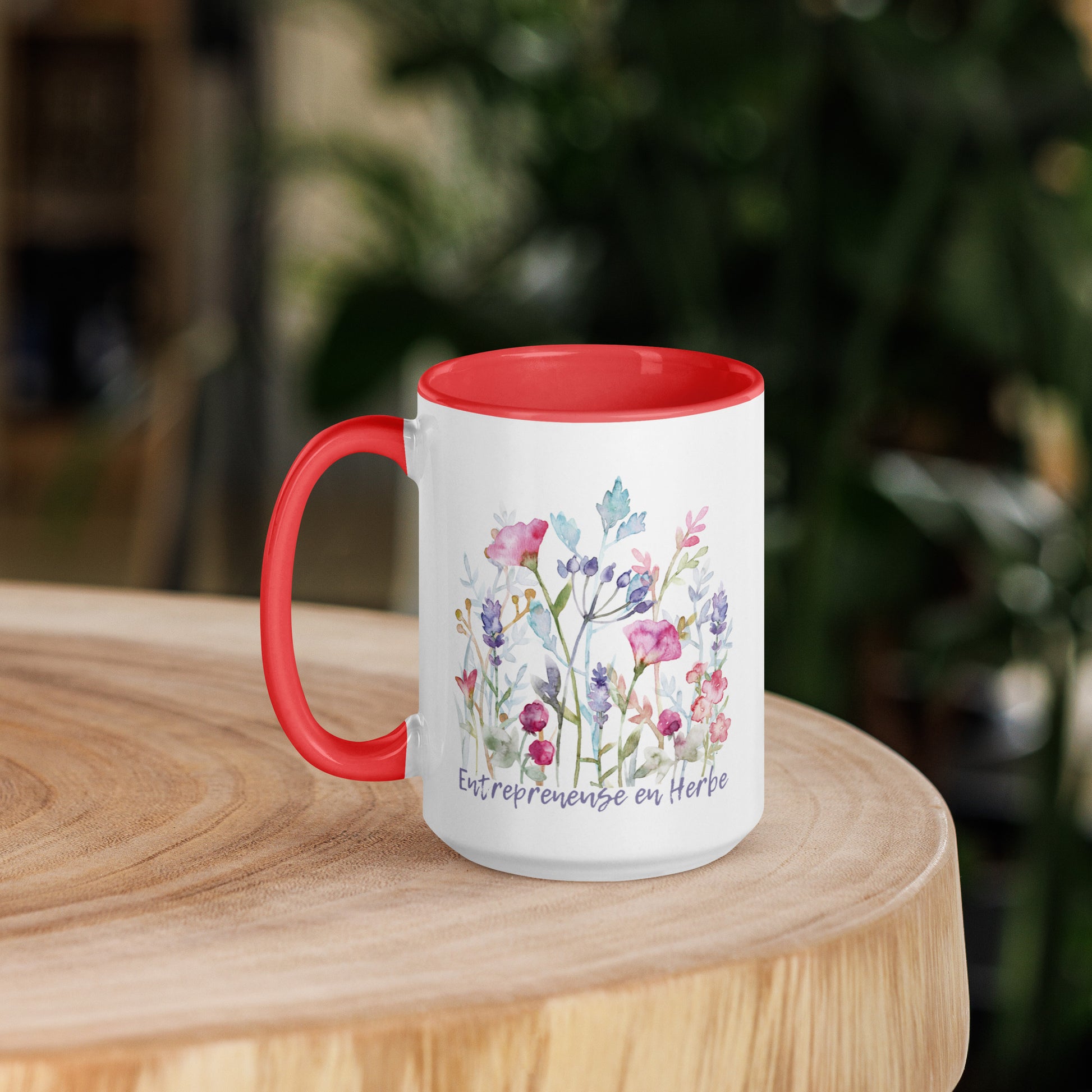 Tasse à café ou thé blanche intérieur, rebord, poignée de couleur rouge avec inscription Entrepreneuse en herbe avec de jolies fleurs 15oz