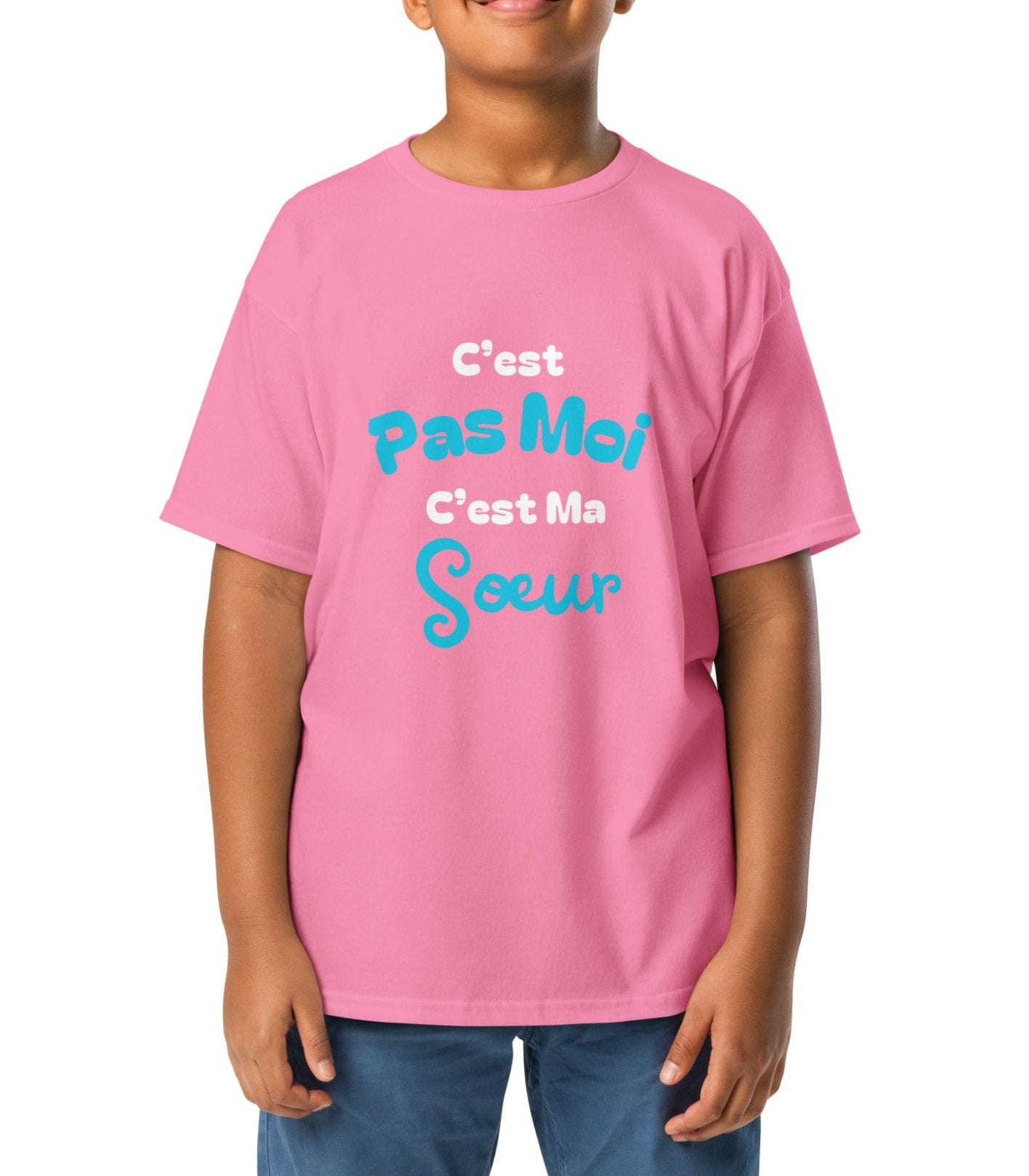 t-shirt enfant rose col rond manche courte 100% coton bio avec inscription "c'est pas moi c'est ma soeur" 
